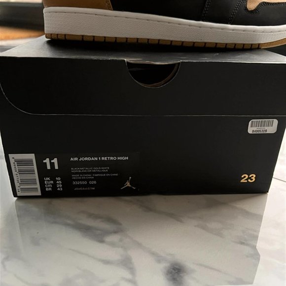 Air Jordan 1 Retro High - Picture 4 of 5